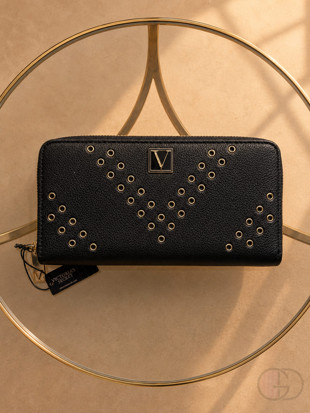 Billetera V'S Negra con Tachas Doradas
