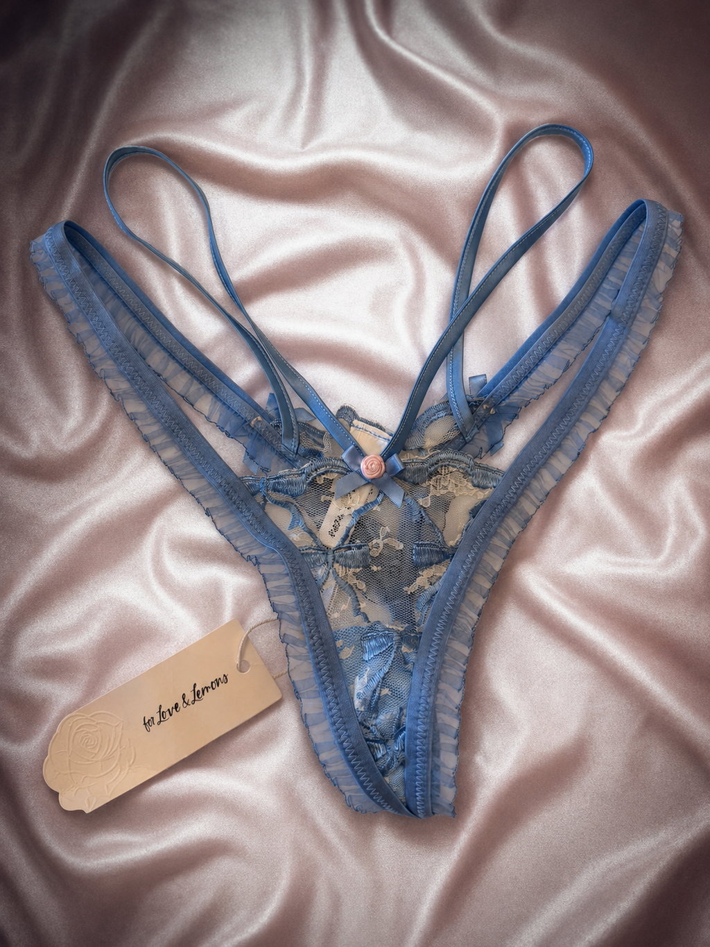 Panti V'S de Encaje Celeste con Tiras y Detalle Floral