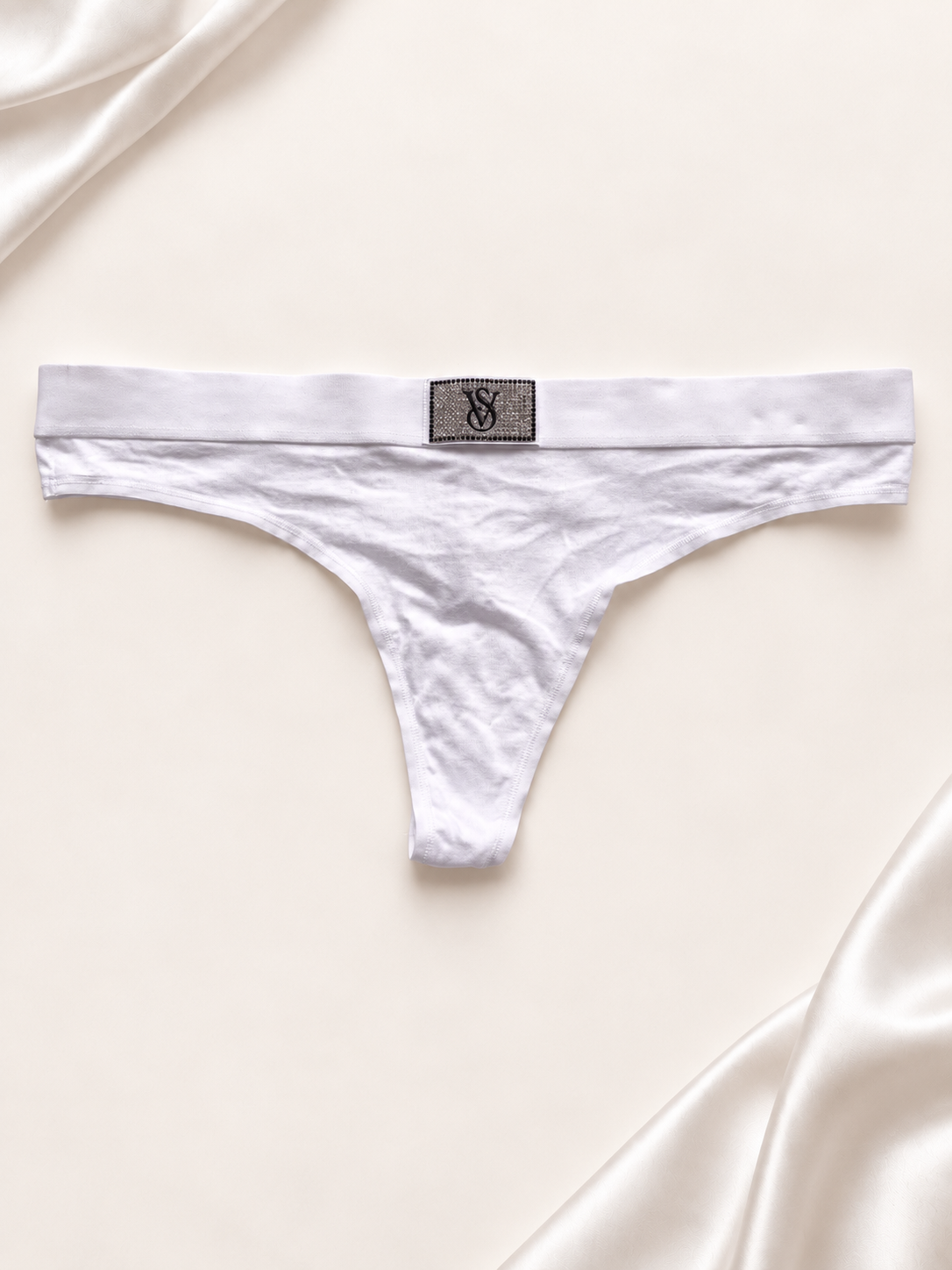 Panti blanco con logo central en la cintura, vista dorso