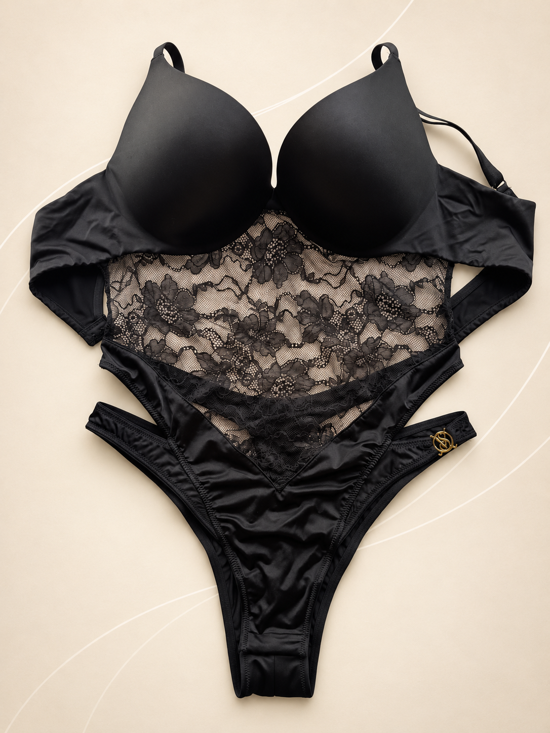 Body Negro con Encaje Floral y Copas Lisas, vista frontal