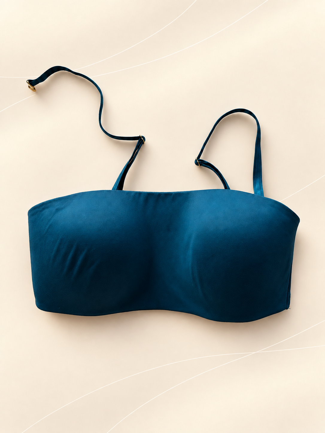 Corpiño V'S Bandeau Liso con Breteles Regulables, Azul petróleo, vista frontal sobre fondo crema de líneas suaves