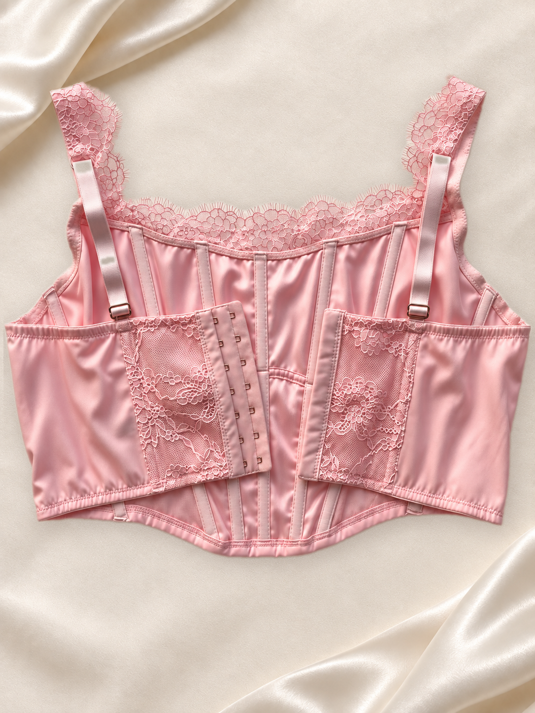 Corset V'S Rosa Satinado con Encaje, vista dorsal sobre fondo marfil