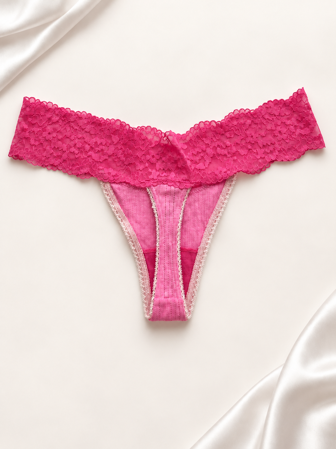 Panti fucsia con cintura ancha de encaje, vista dorso