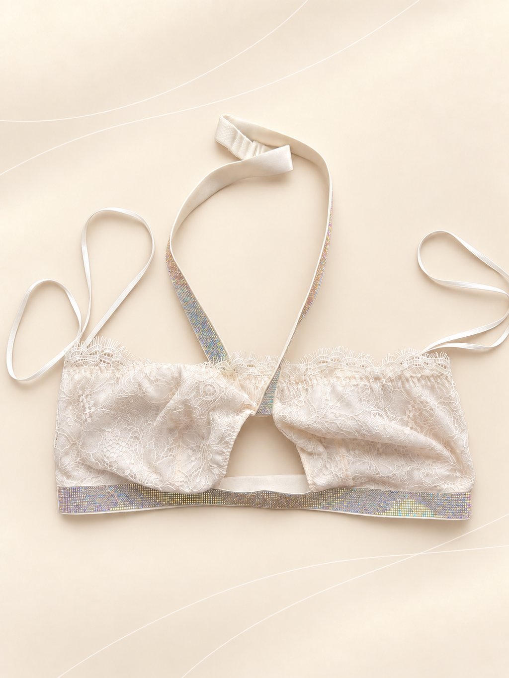 Top V'S Bandeau de Encaje Marfil con Detalles Brillantes, vista frente