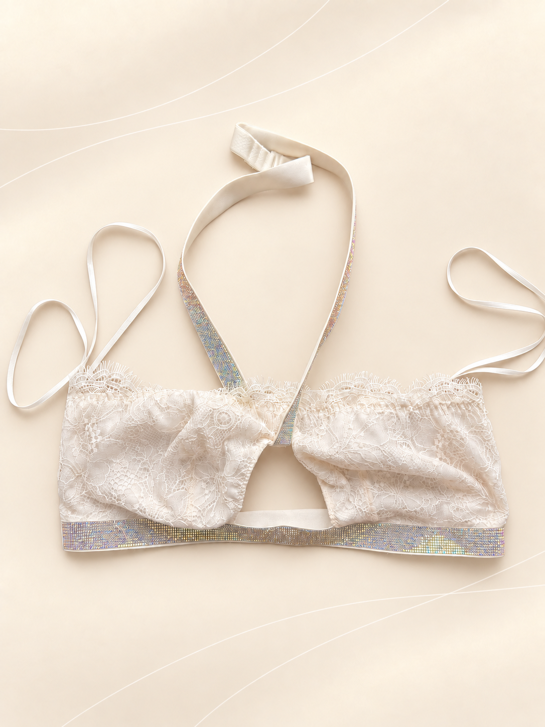 Top V'S Bandeau de Encaje Marfil con Detalles Brillantes, vista frente