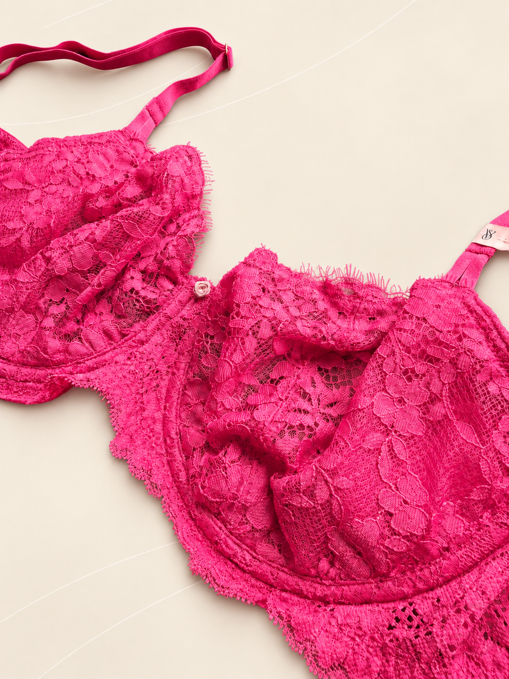 Corpiño V'S de Encaje Fucsia con Aro, vista detalle frontal