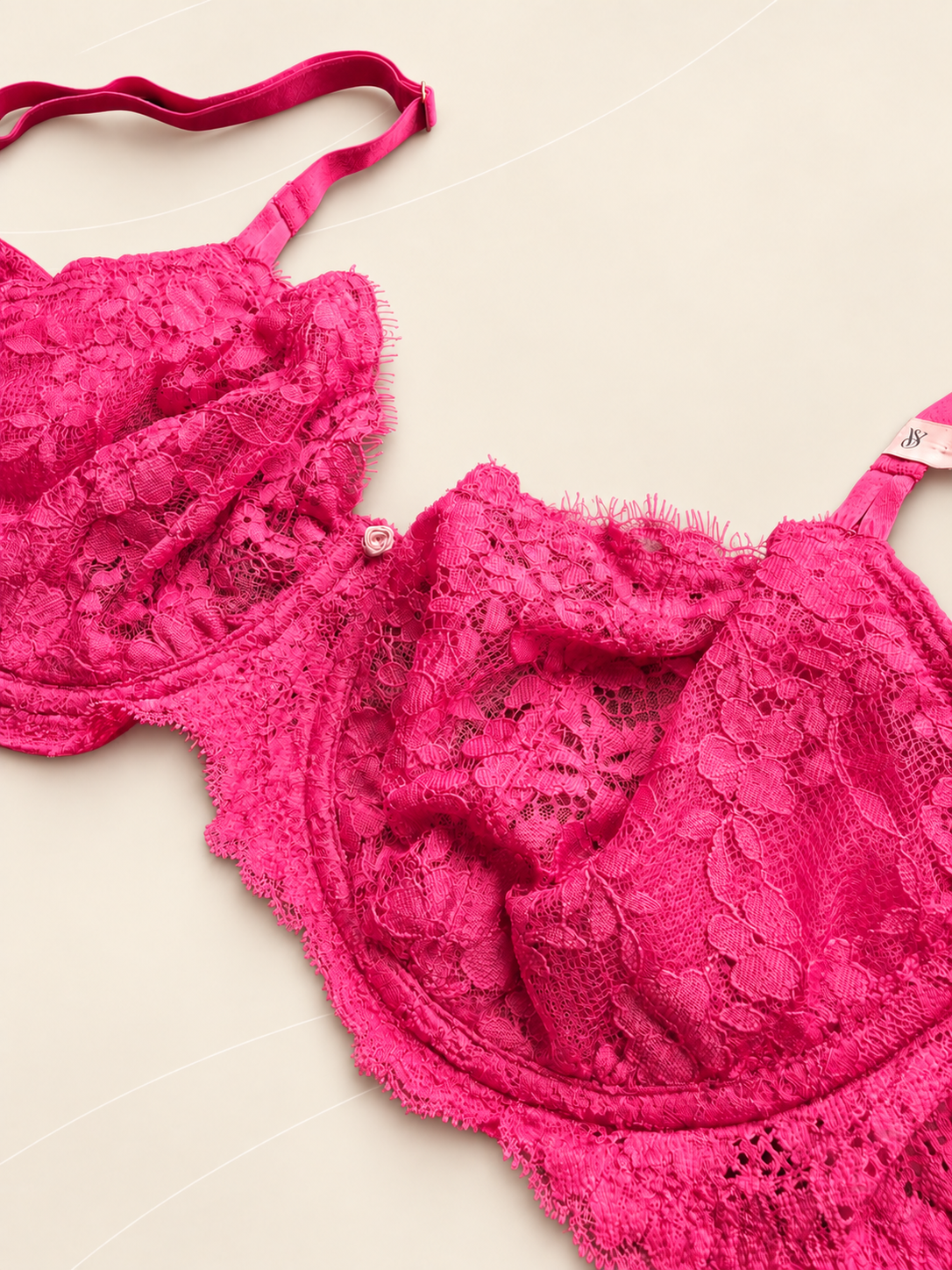 Corpiño V'S de Encaje Fucsia con Aro, vista detalle frontal