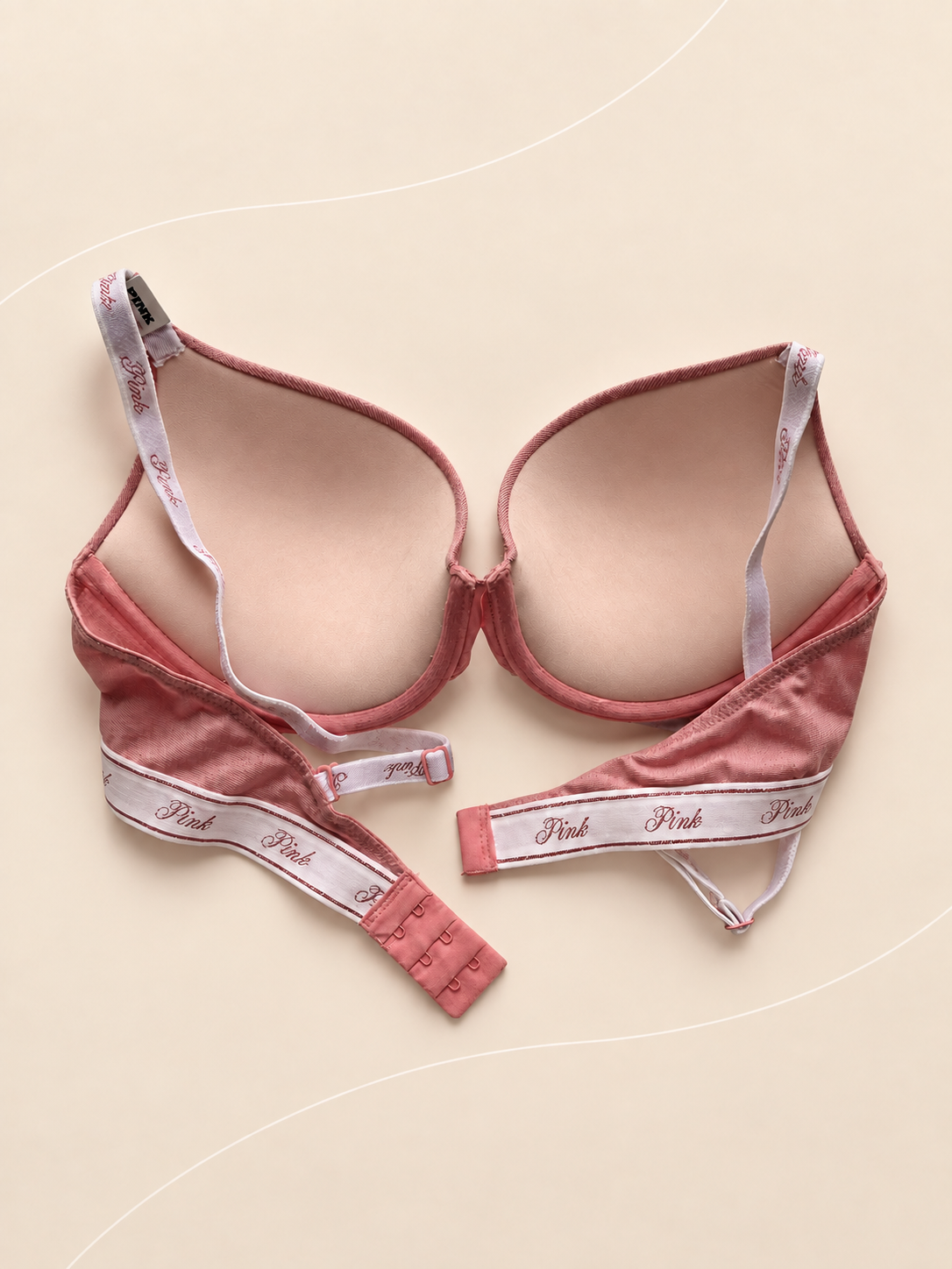 Corpiño Pink Push Up Rosa Viejo con Banda Logo, vista dorso