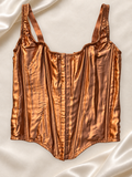 Corset V'S Bronce Satinado con Cordón, vista frontal sobre fondo marfil