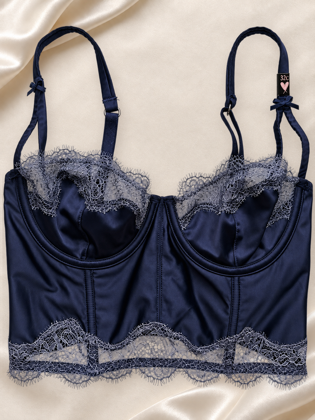 Bustier Satinado Azul Marino con Encaje y Aro, vista frontal sobre fondo marfil