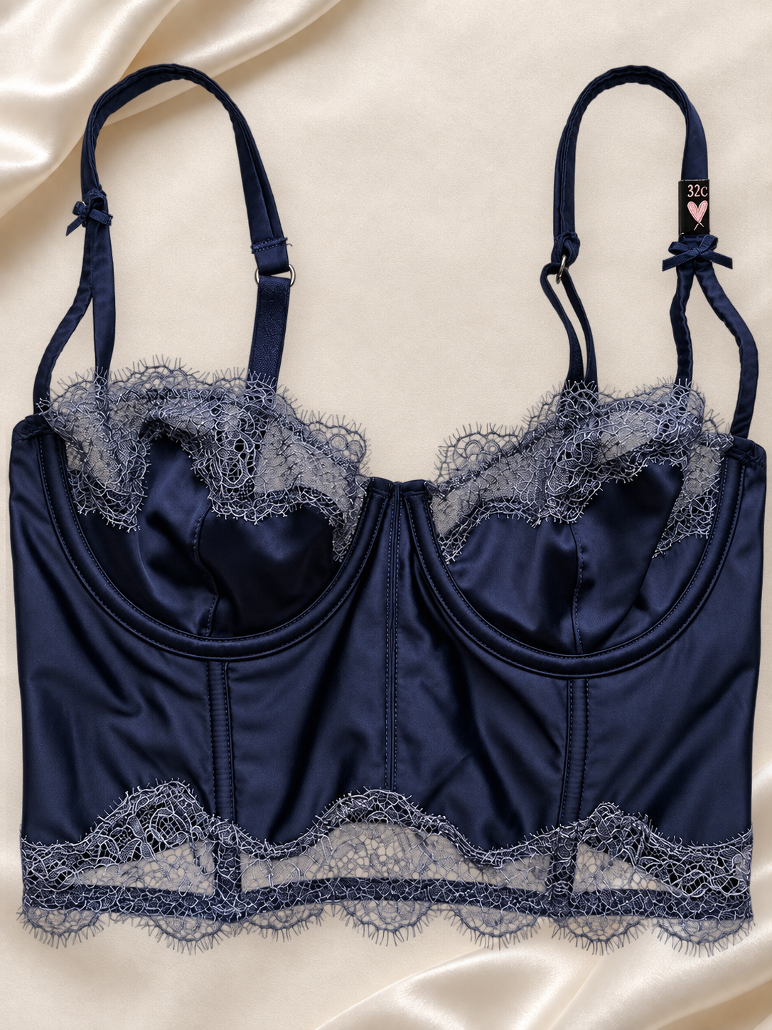 Bustier Satinado Azul Marino con Encaje y Aro, vista frontal sobre fondo marfil