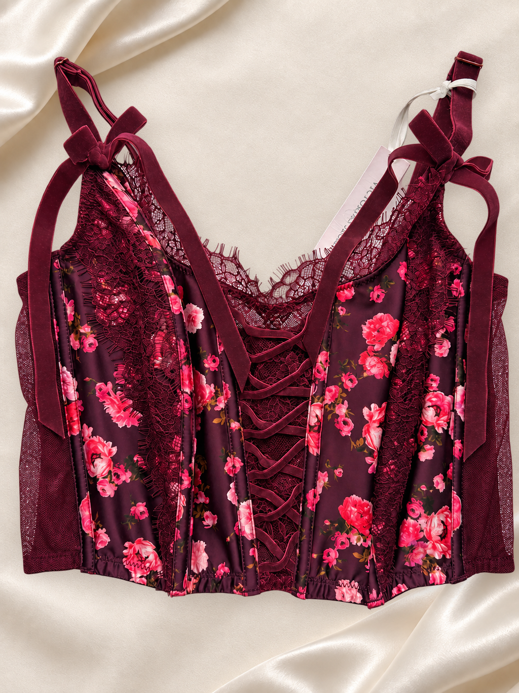 Corset V'S Floral Bordeaux con Encaje y Lazos Decorativos, vista frontal sobre fondo marfil