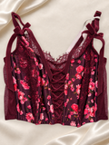 Corset V'S Floral Bordeaux con Encaje y Lazos Decorativos, vista frontal sobre fondo marfil