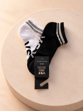 Medias VSX pack x2 blanco y negro deportivo sobre pedestal color marfil