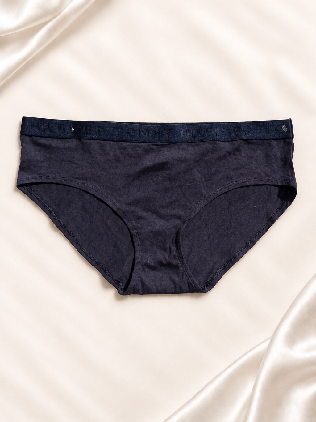 Frente de Panti Tommy Hilfiger azul marino de corte clásico