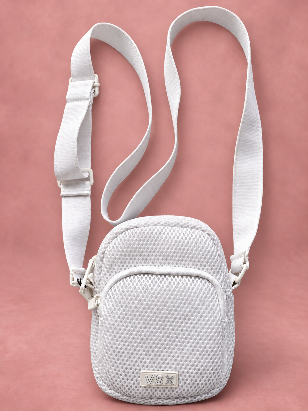 Bolso cruzado blanco de malla, frente con sombras