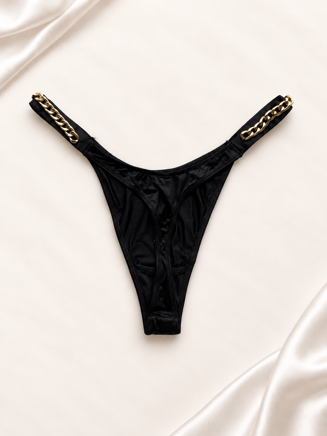 Panti V'S Negro con tiras de cadena dorada, vista posterior