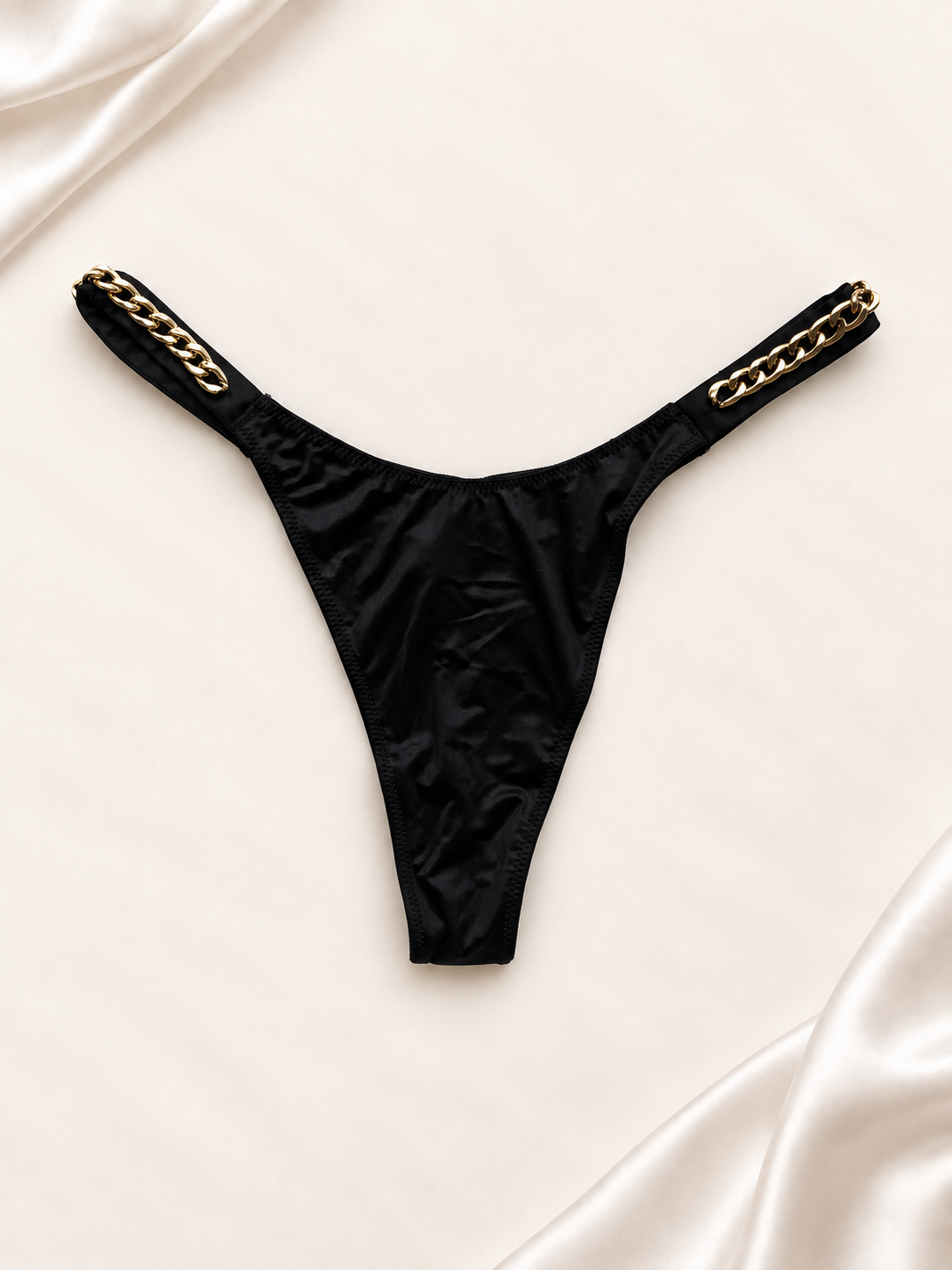 Panti V'S Negro con tiras de cadena dorada, vista frontal