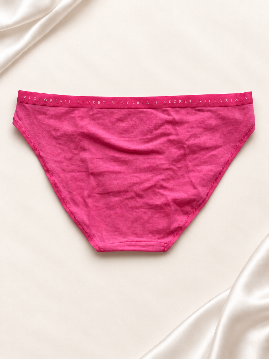 Panti V'S Fucsia de corte clásico, vista posterior