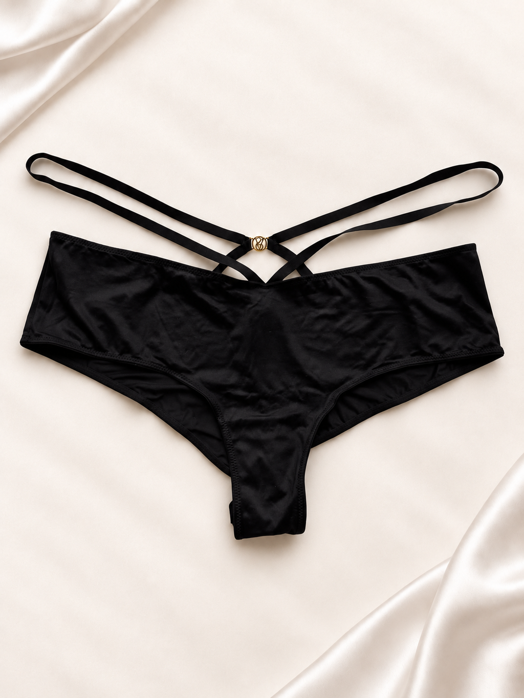 Panti V'S Negro de corte short con tiras cruzadas, vista frontal
