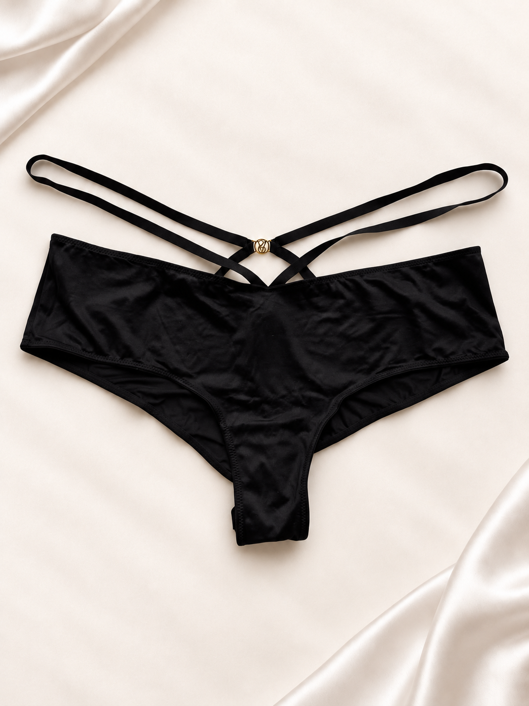 Panti V'S Negro de corte short con tiras cruzadas, vista frontal