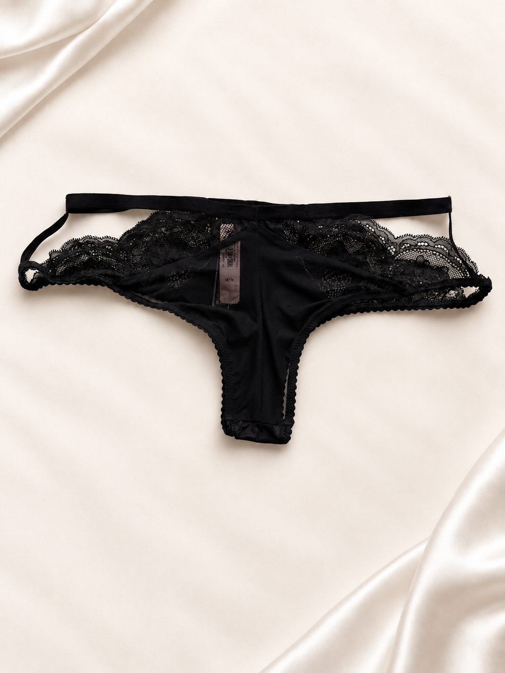 Panti V'S Negro de encaje con laterales finos, vista posterior
