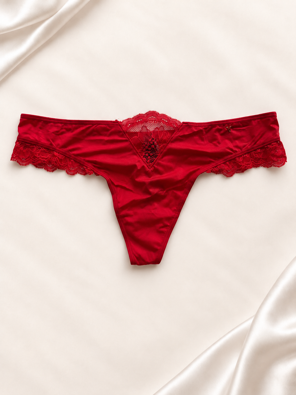 Panti V'S Rojo de encaje con corte tanga, vista frontal