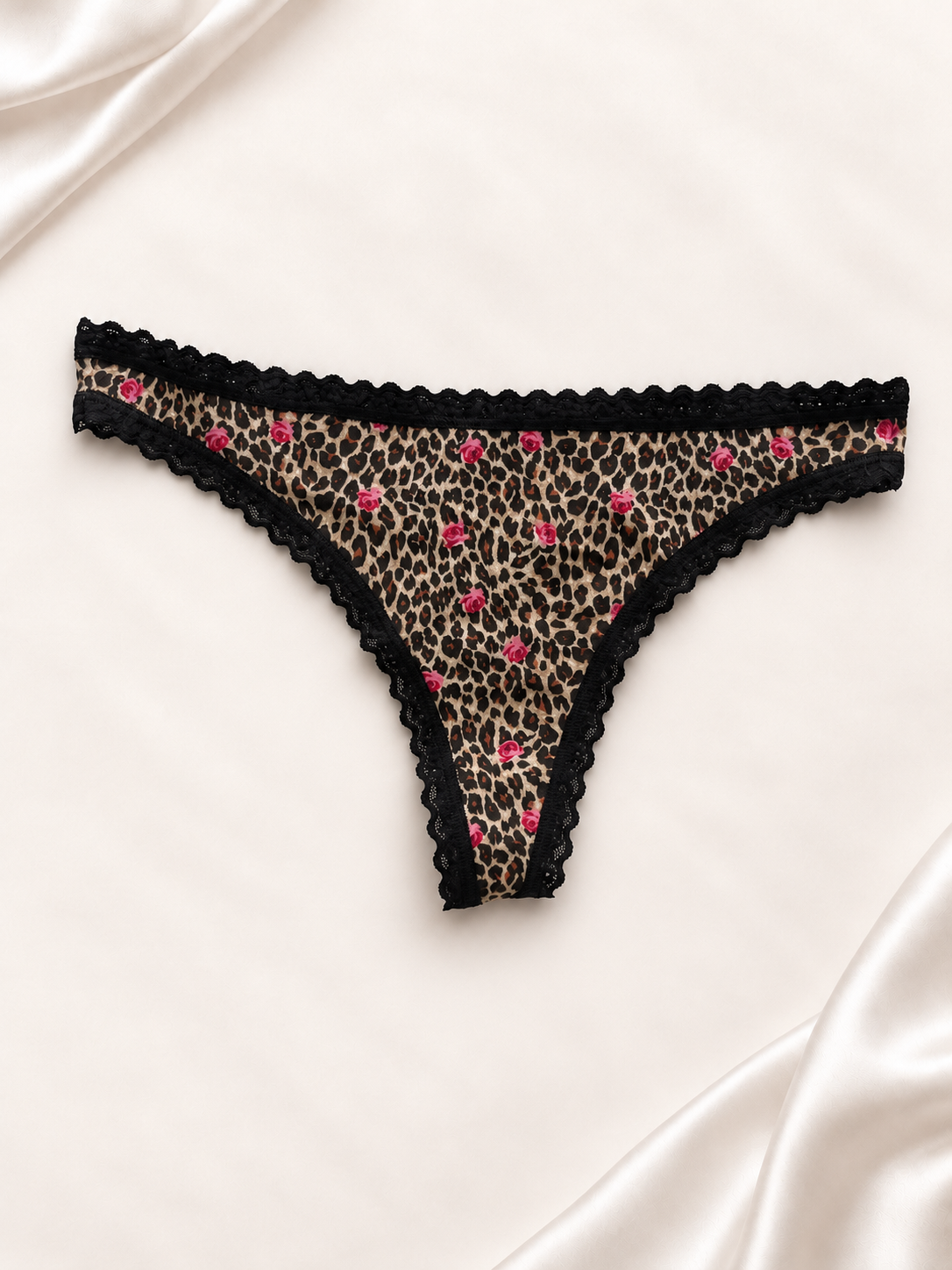 Panti V'S Negro con estampado floral y animal print, vista frontal