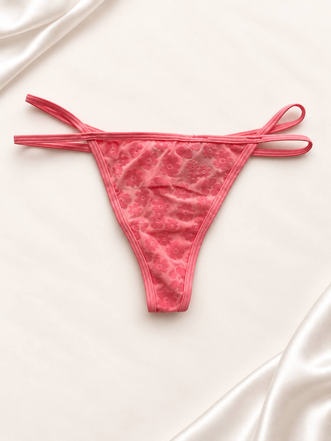 Panti V'S Rosa con tiras cruzadas, vista frontal