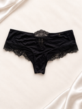 Panti V'S Negro con encaje de corte short, vista frontal
