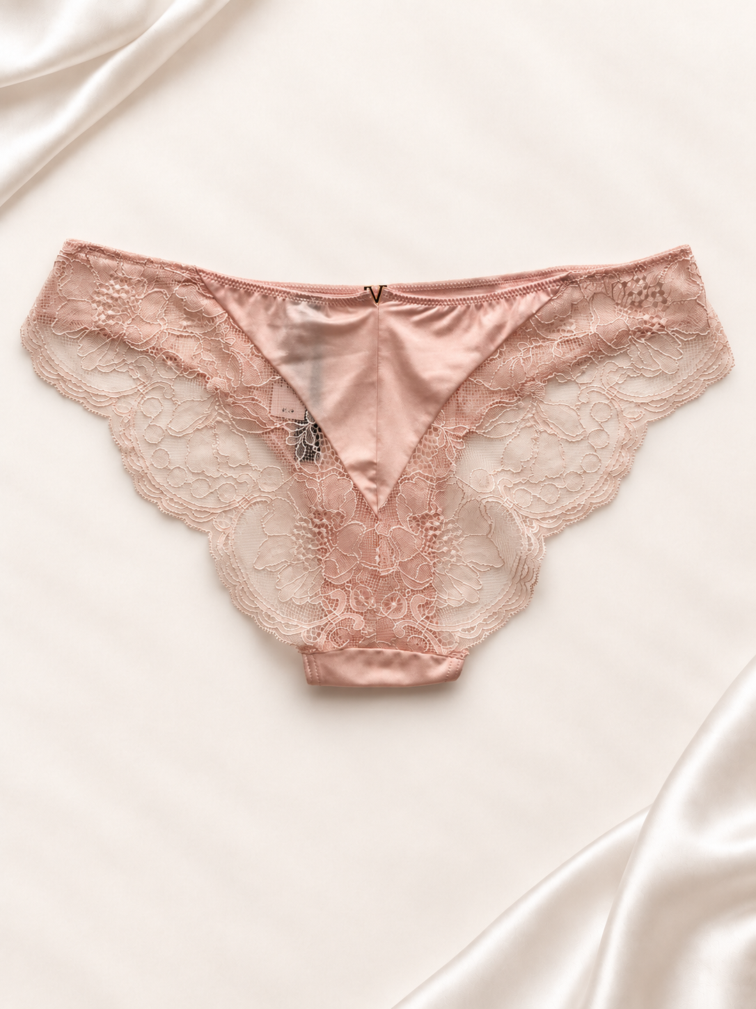 Panti V'S Rosa satinado con encaje lateral, vista posterior