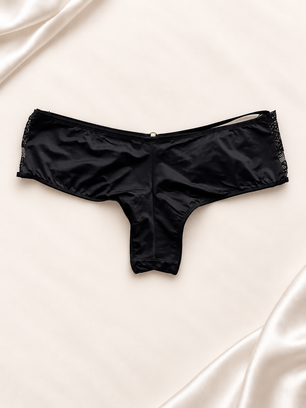 Panti V'S Negro de corte short con encaje, vista posterior