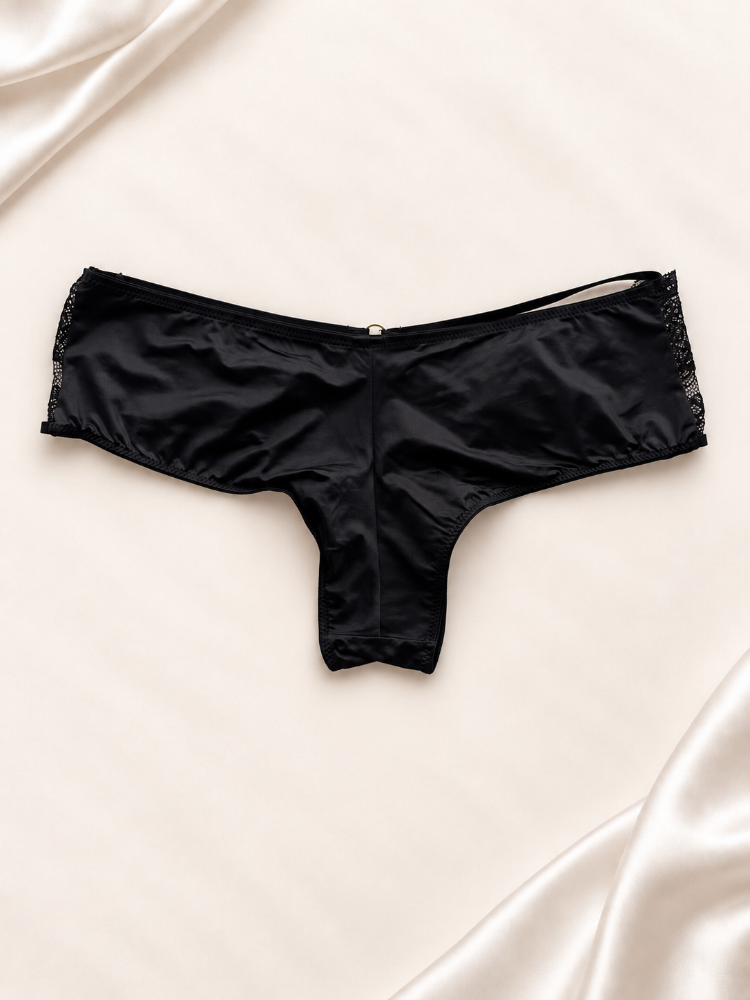 Panti V'S Negro de corte short con encaje, vista posterior