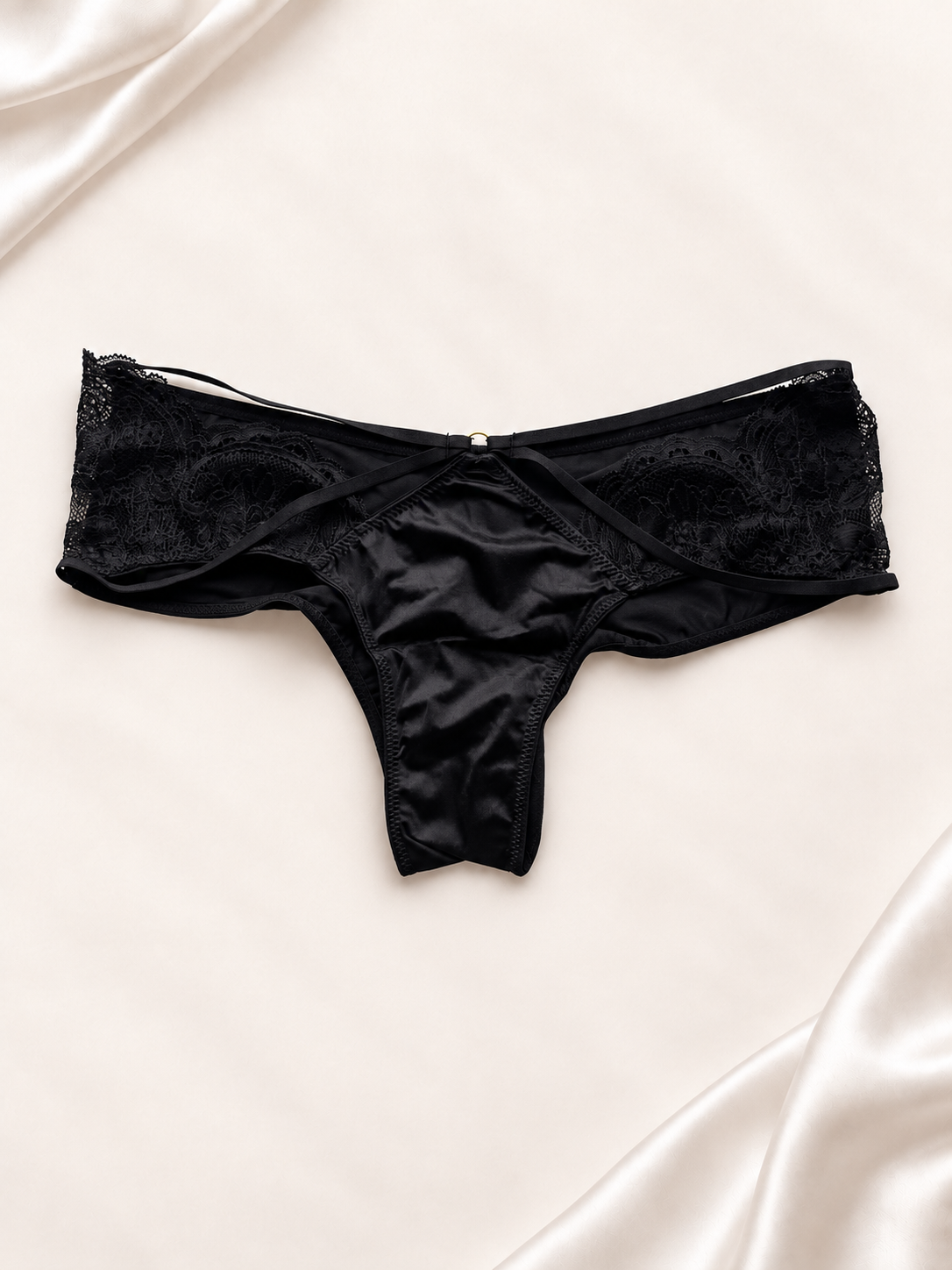 Panti V'S Negro de corte short con encaje, vista frontal
