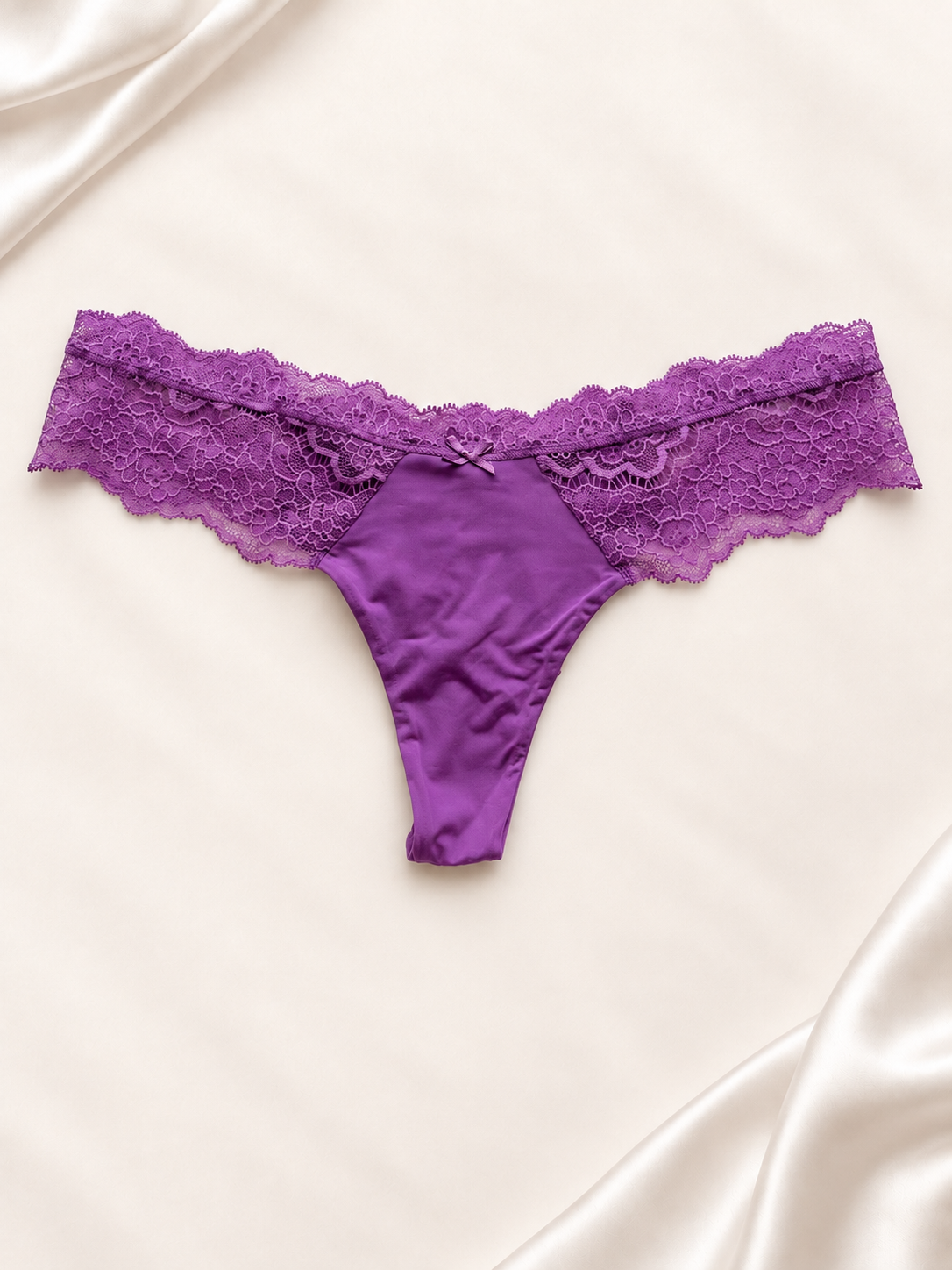 Panti V'S Violeta con laterales de encaje, vista frontal