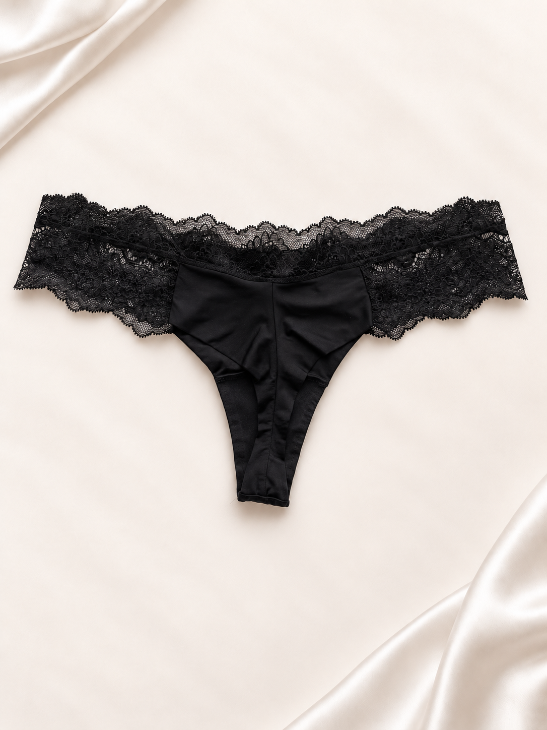 Panti V'S Negro con laterales de encaje, vista posterior