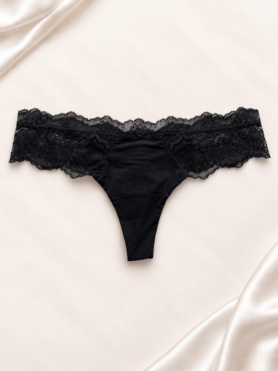Panti V'S Negro con laterales de encaje, vista frontal
