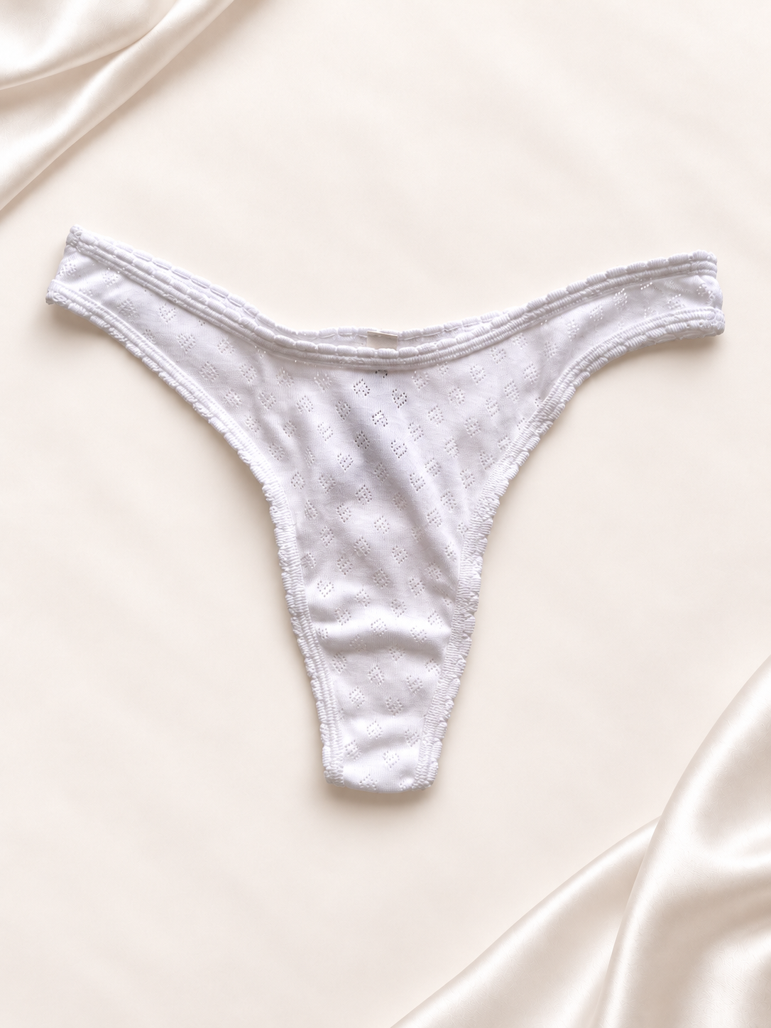 Panti V'S Blanco liso de corte tanga, vista frontal