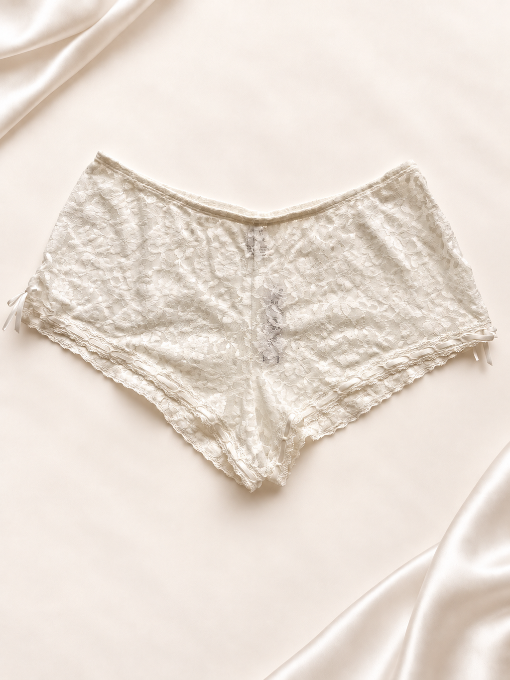 Panti V'S Marfil de encaje de corte short, vista frontal