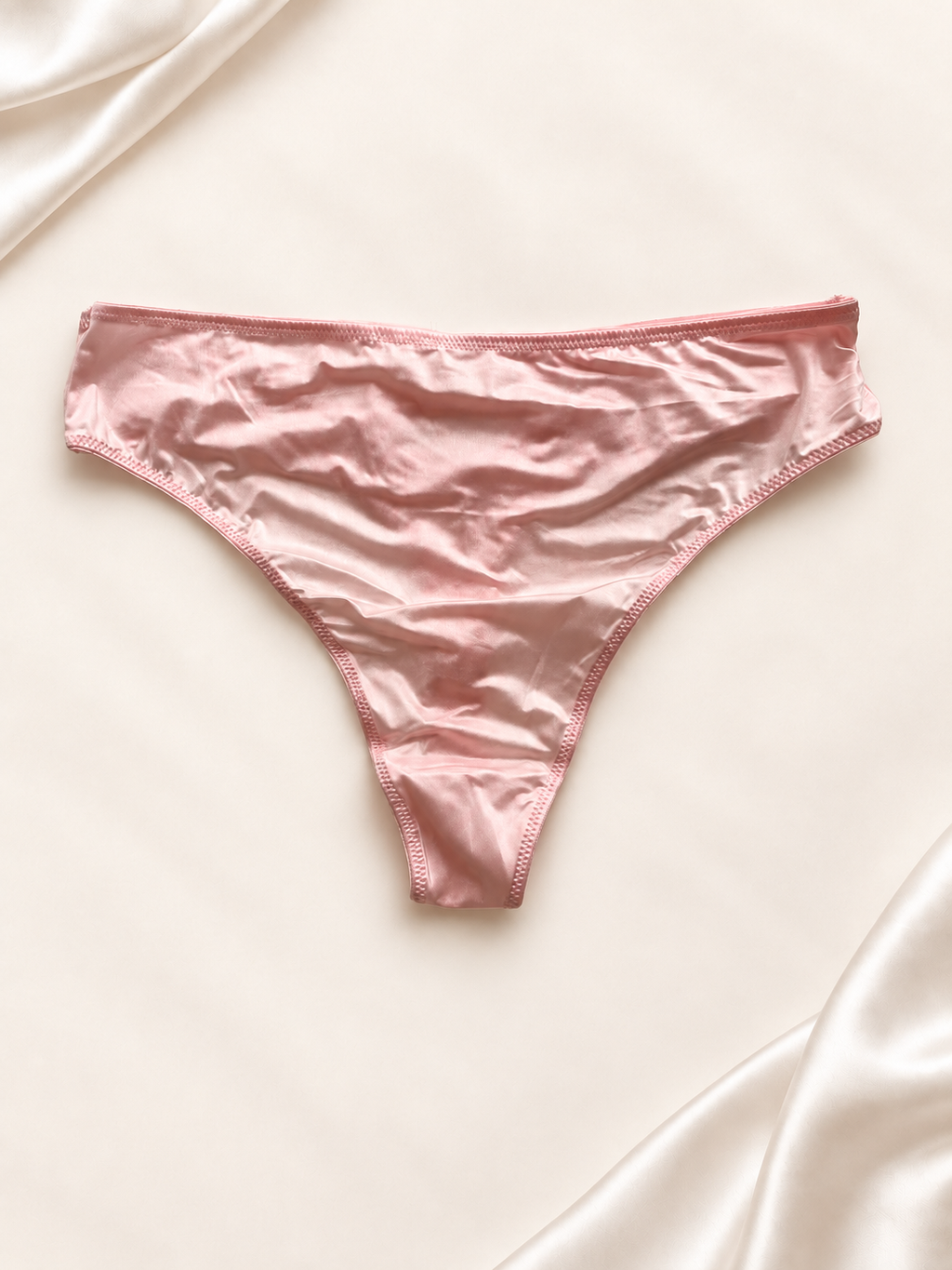 Panti V'S Rosa satinado de corte clásico, vista posterior