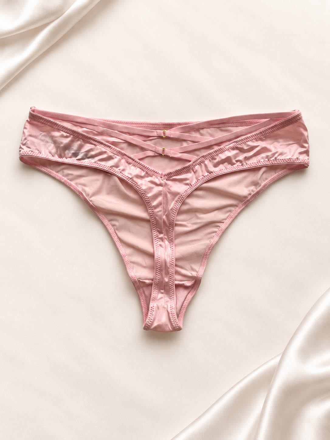 Panti V'S Rosa satinado de corte clásico, vista frontal