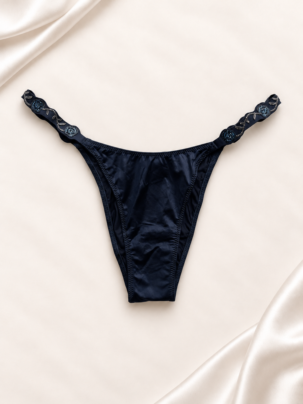 Panti V'S Azul oscuro satinado con tiras de encaje, vista frontal