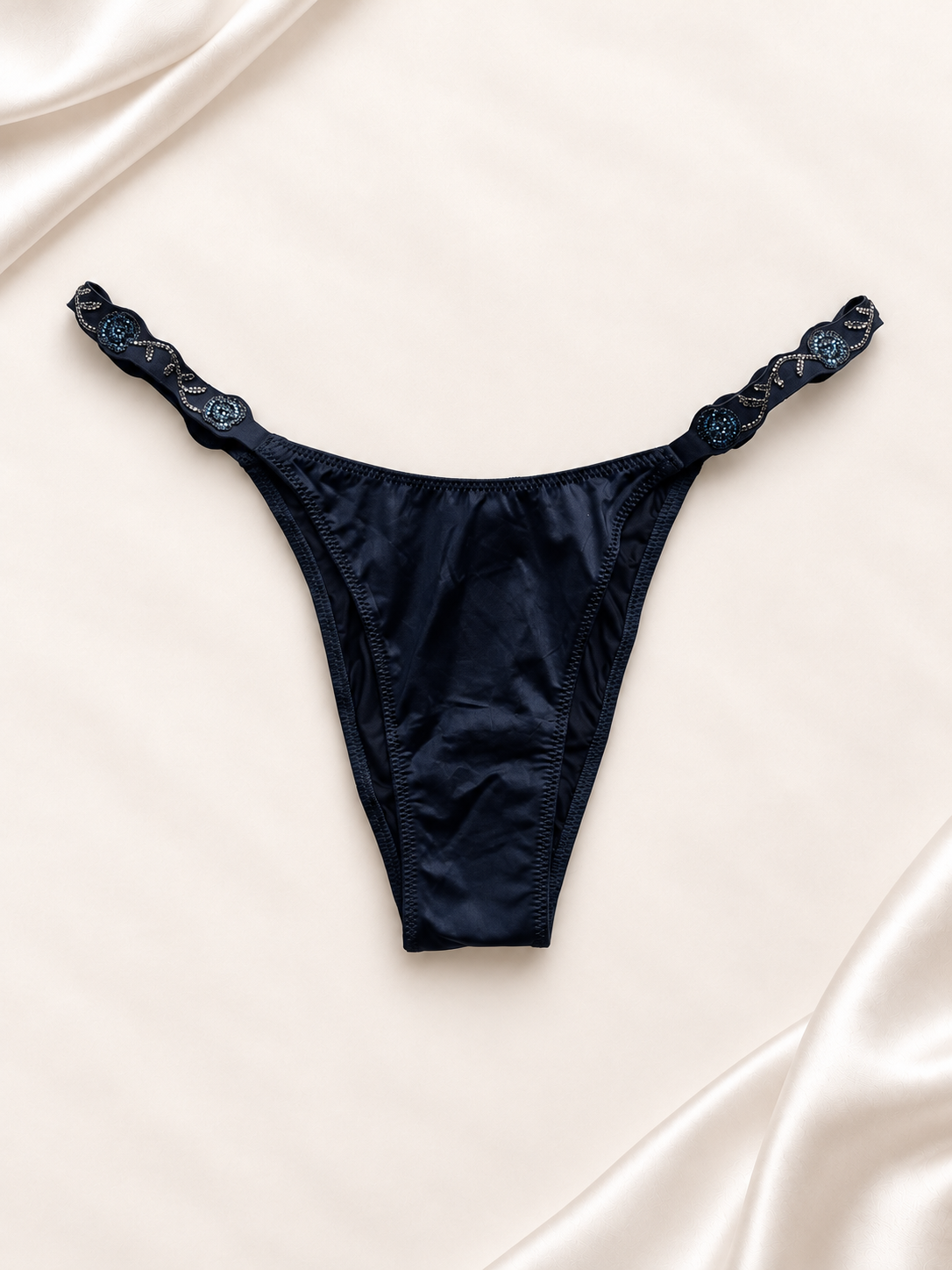 Panti V'S Azul oscuro satinado con tiras de encaje, vista frontal