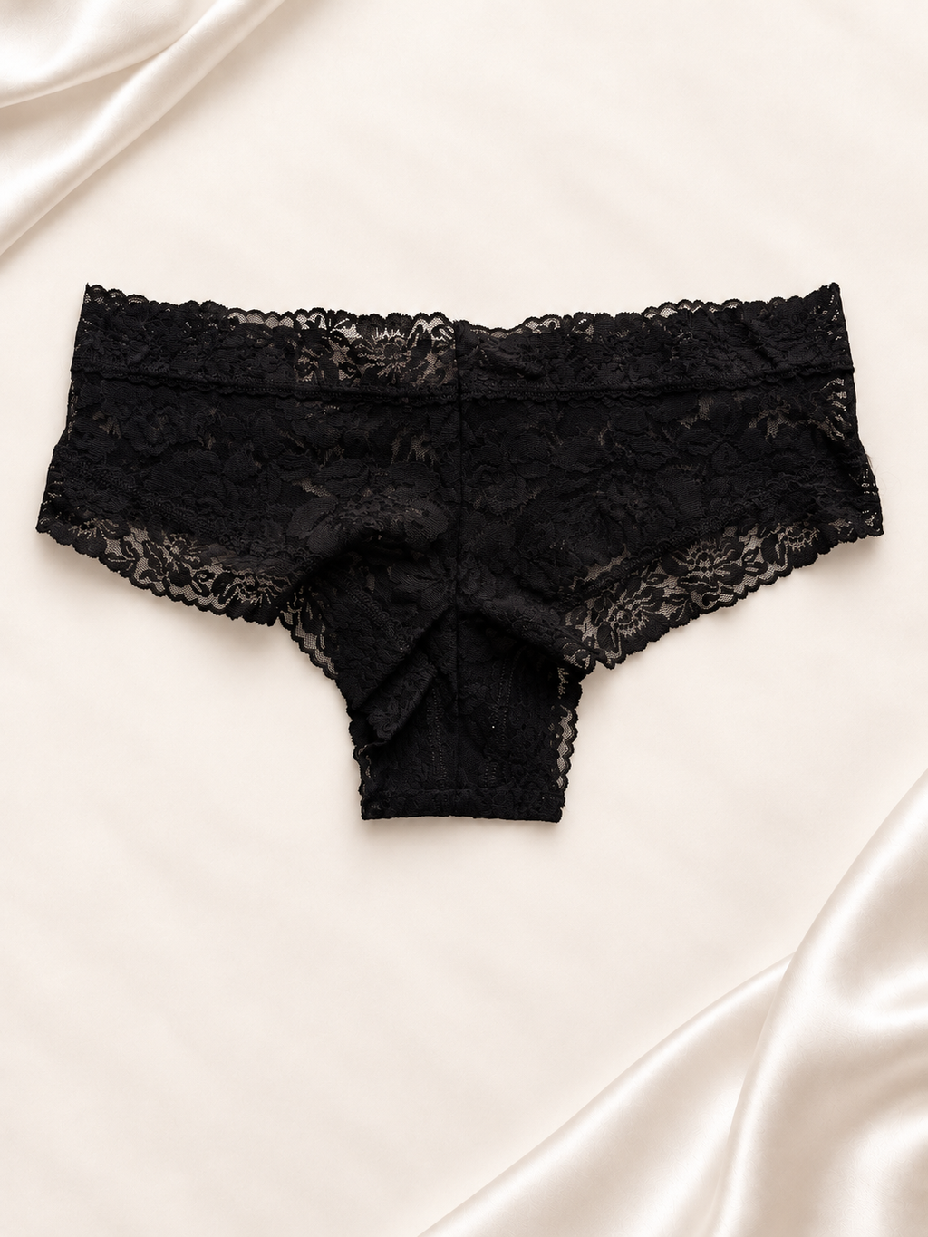 Panti V'S Negro de encaje de corte short, dorso
