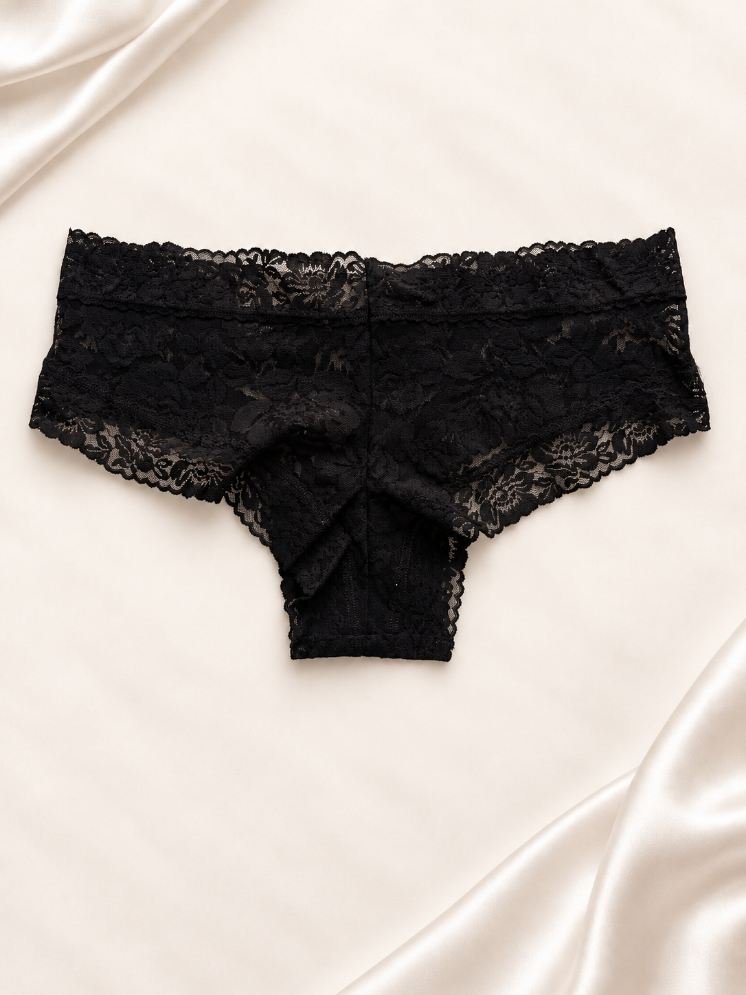 Panti V'S Negro de encaje de corte short, dorso