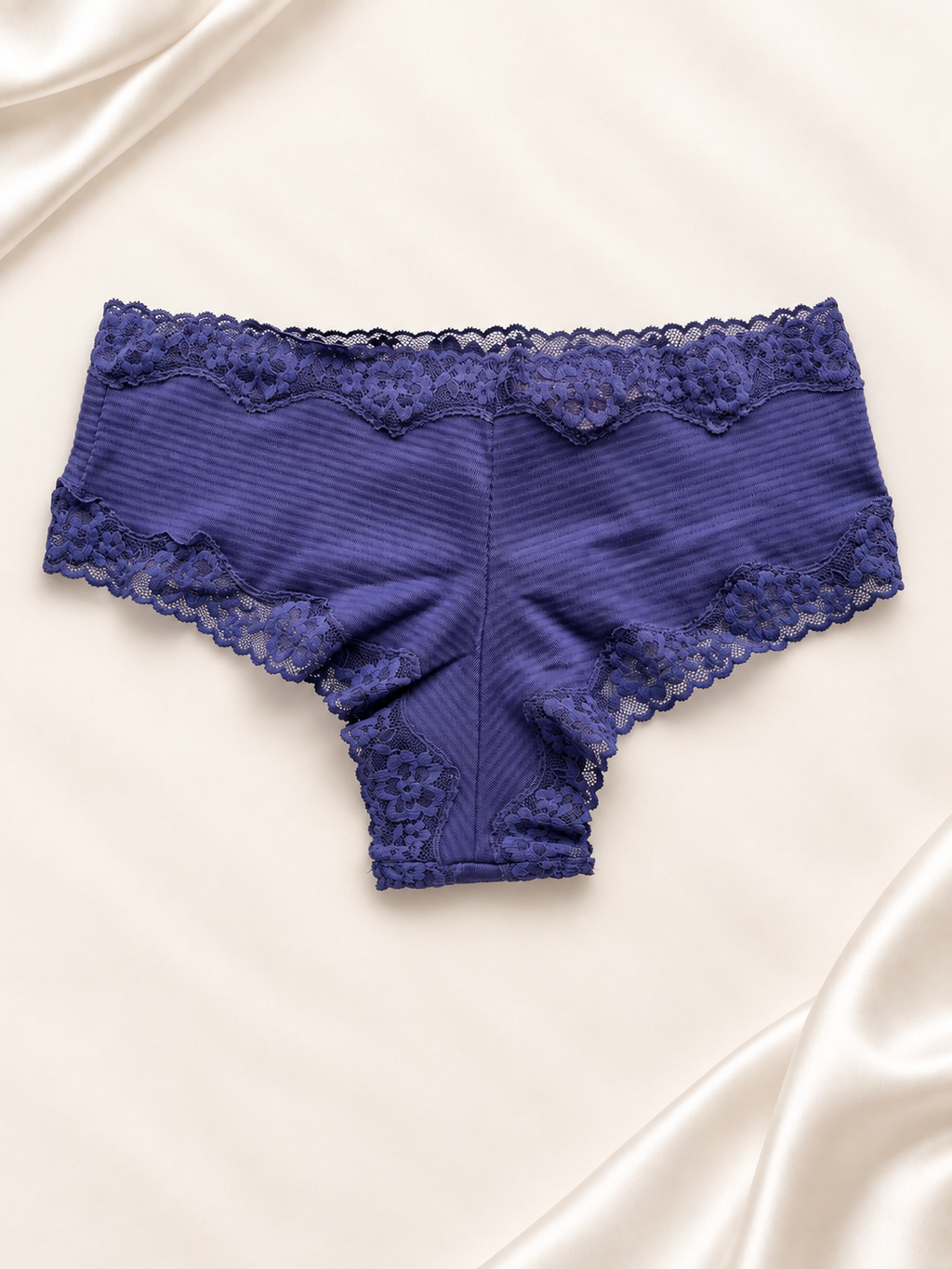 Panti V'S Azul violeta de corte short con encaje, dorso