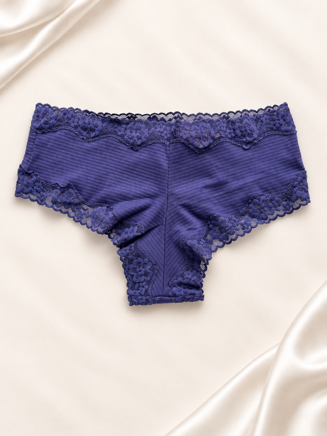 Panti V'S Azul violeta de corte short con encaje, dorso