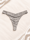 Frente de Panti V'S plateado brillante de corte tanga