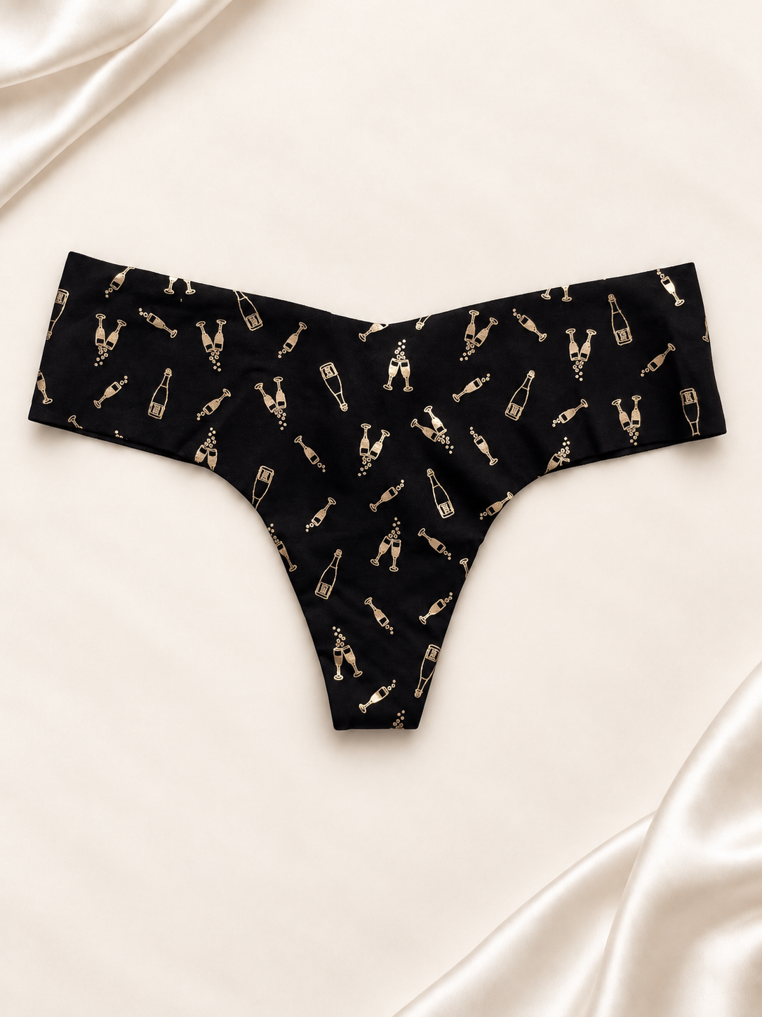 Panti V'S Negro con estampado dorado, frente