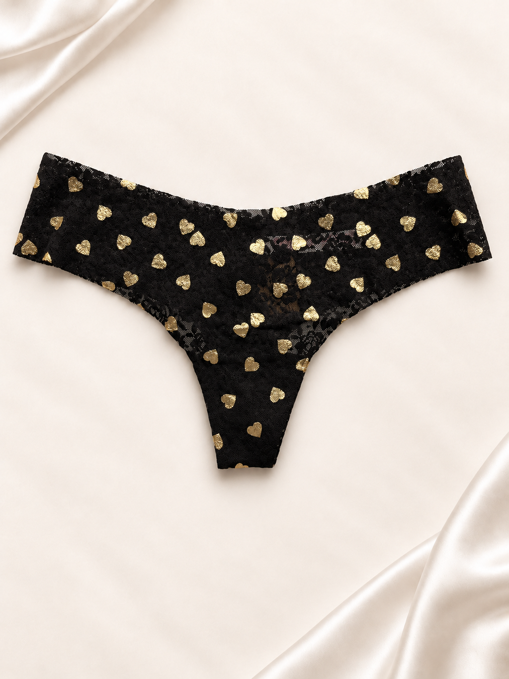 Panti V'S Negro con corazones dorados de corte tanga, frente